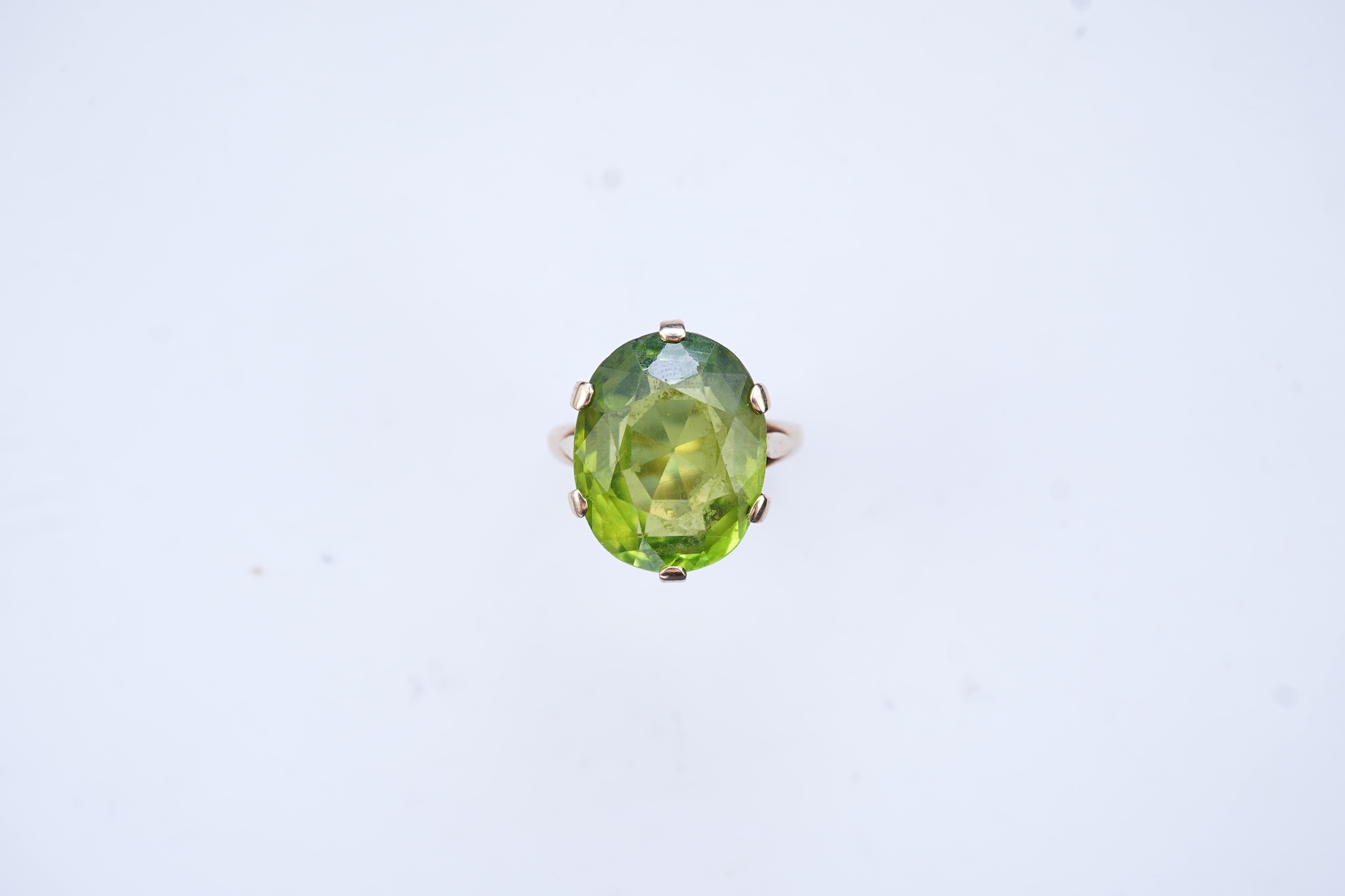 A peridot ring, early 20th century